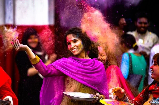 होली पर निबंध, 2022 में होली कब हैं | Essay on Holi in Hindi